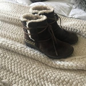 Ugg leather lace moccasin style bootie